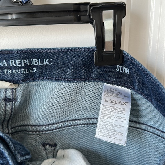 Banana Republic Mens 35x30. The Traveler Slim Jeans - Picture 4 of 4